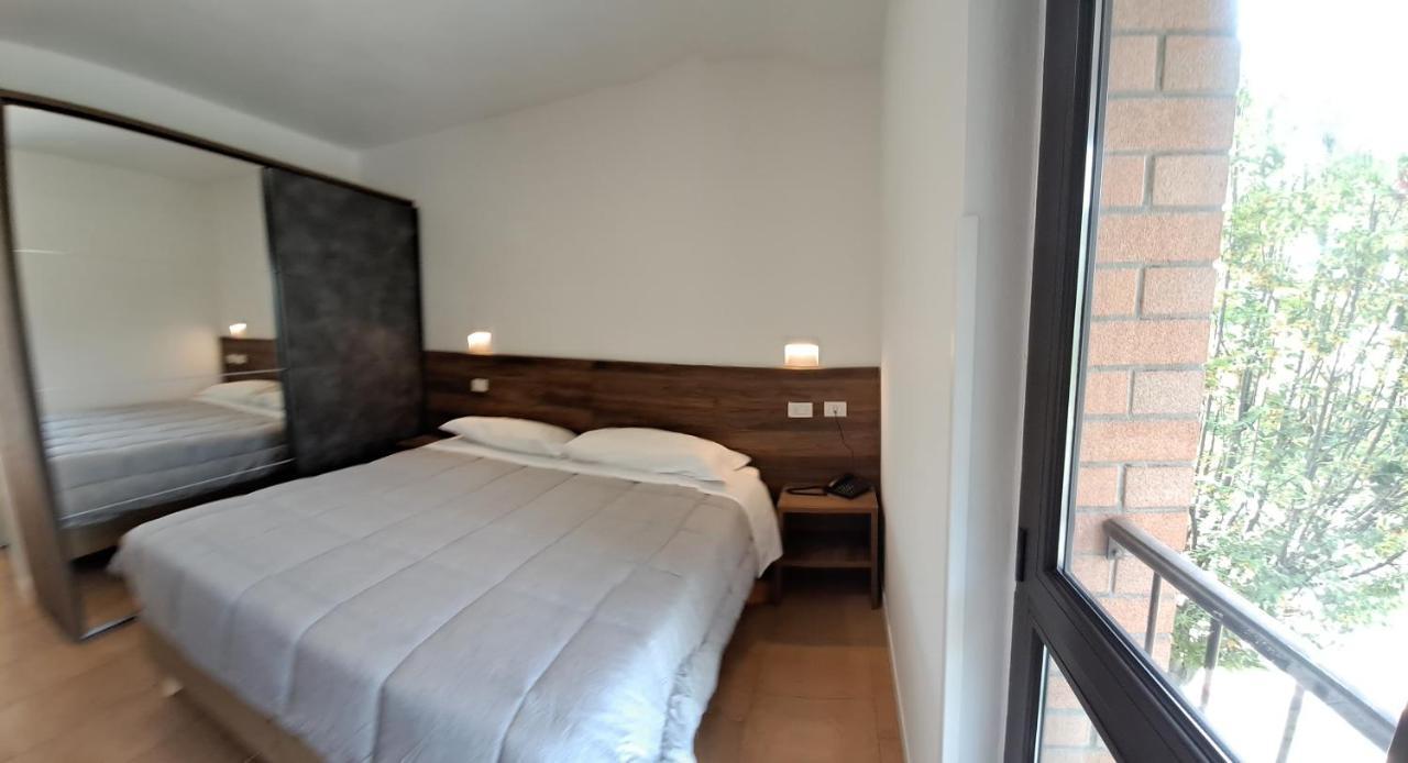 Brixellum Hotel Брешело Екстериор снимка