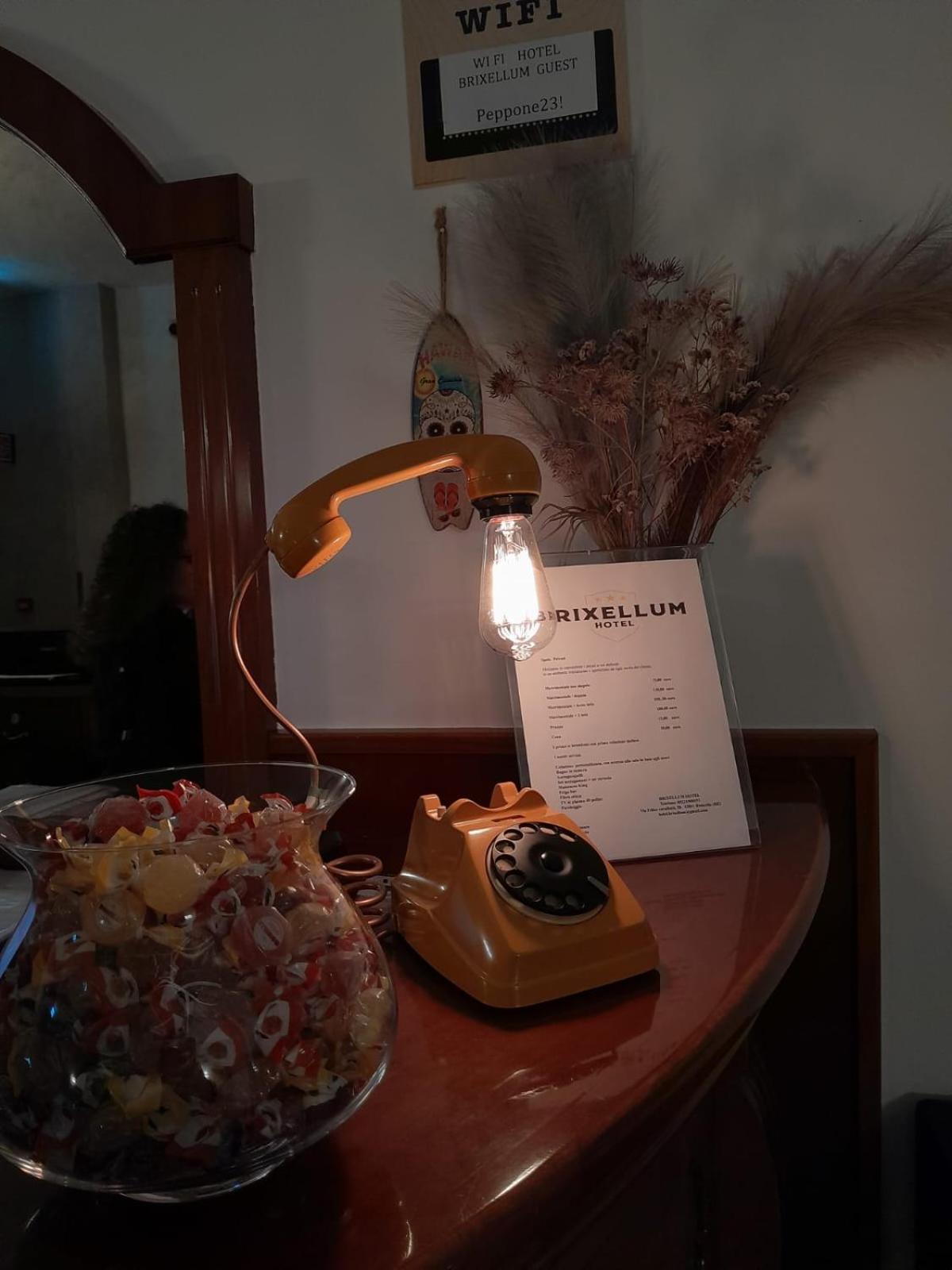Brixellum Hotel Брешело Екстериор снимка