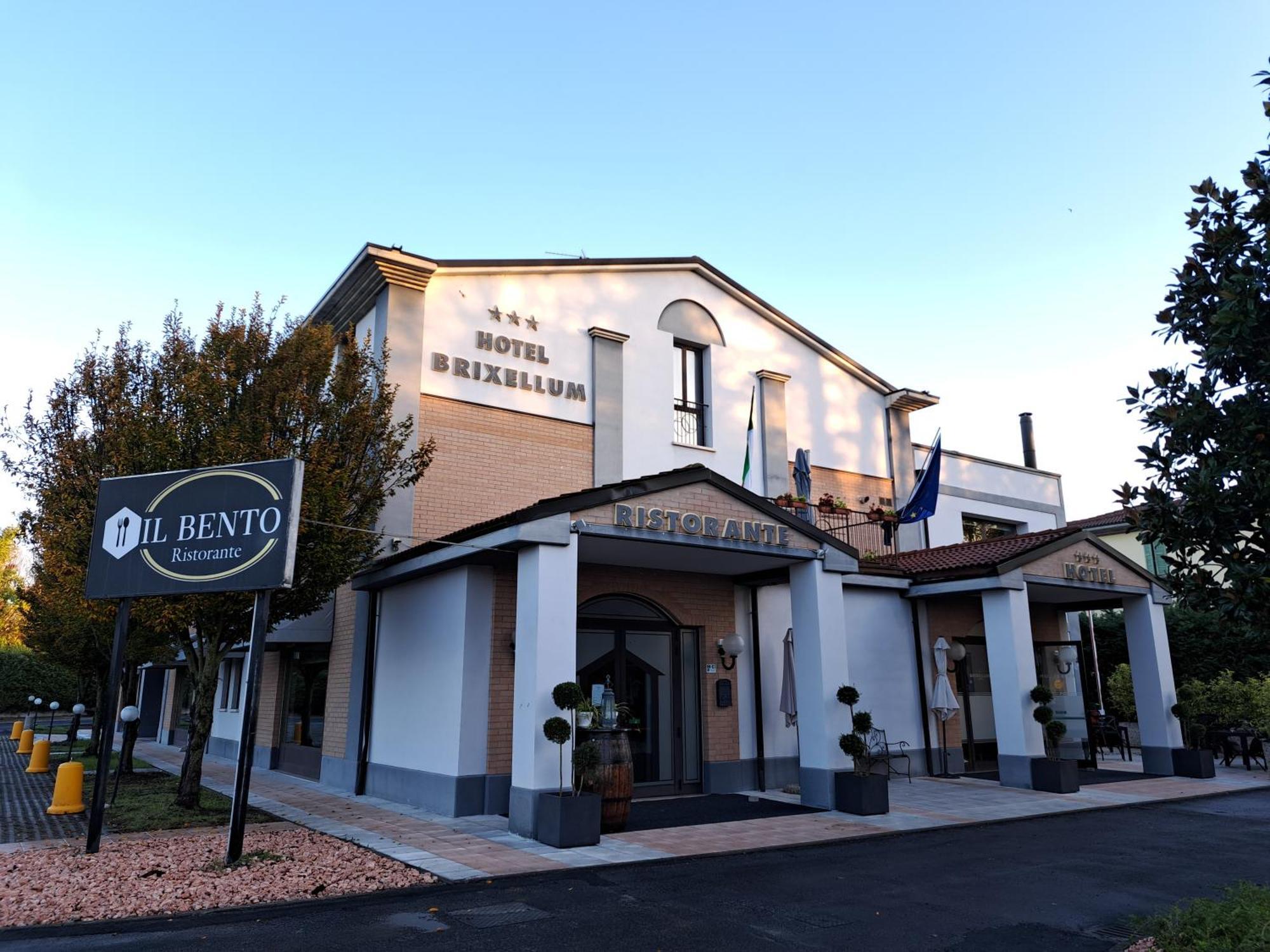 Brixellum Hotel Брешело Екстериор снимка