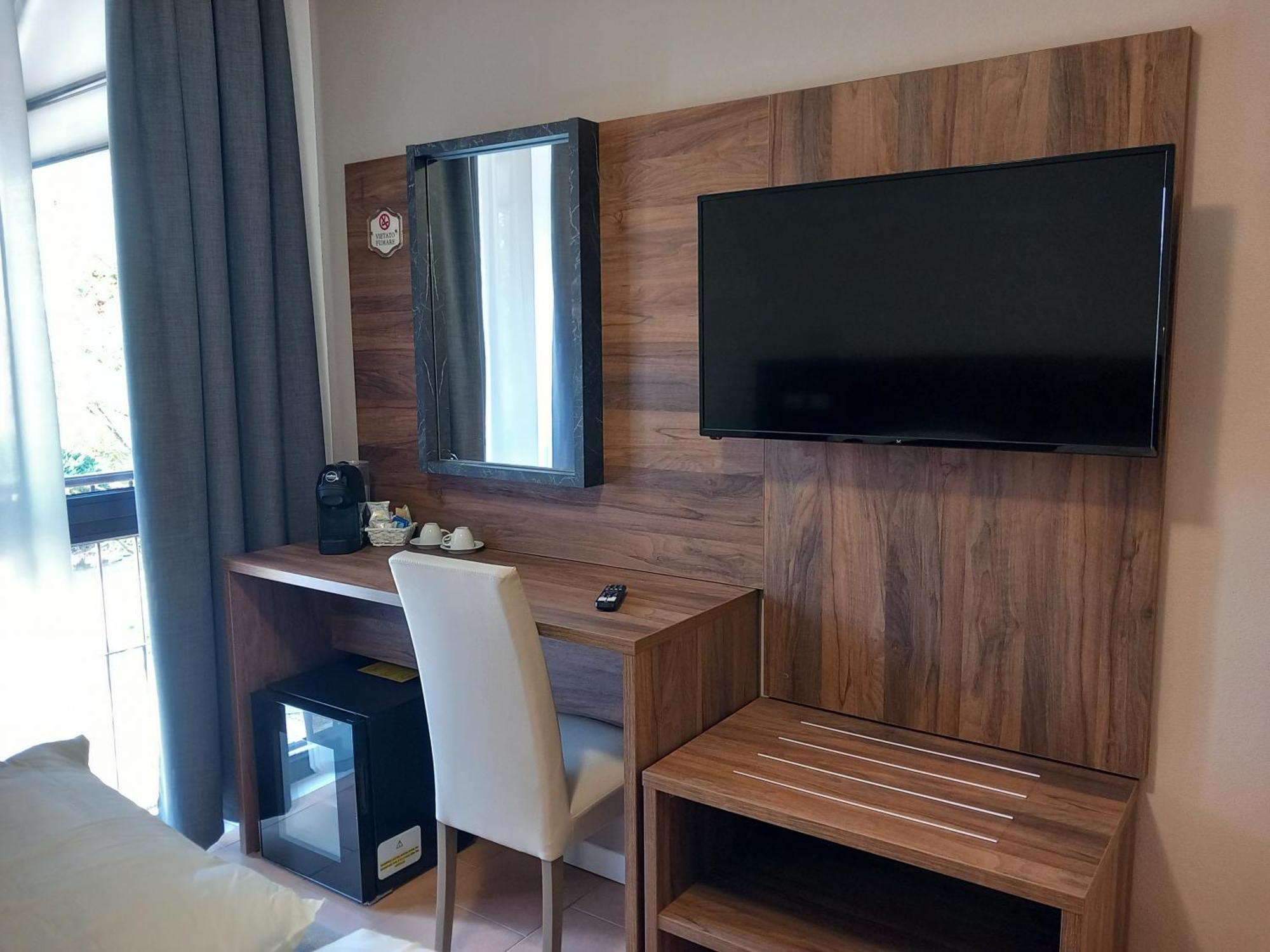 Brixellum Hotel Брешело Екстериор снимка